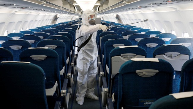 Sức khỏe - Lời khuyên của bác sĩ cho hành khách thường di chuyển bằng máy bay trong thời gian dịch Covid-19