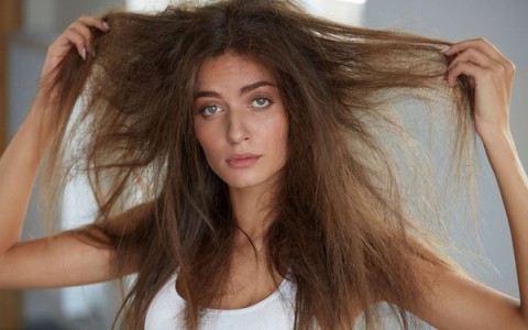 6 thói quen nên bỏ sớm kẻo tóc ngày càng xác xơ