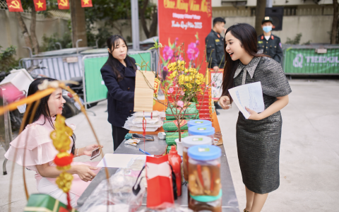 CEO Phương Dư xinh đẹp rạng rỡ làm Ban giám khảo cuộc thi "Vui gói bánh chưng - tưng bừng đón Tết" chào xuân Quý Mão 2023