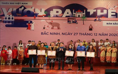 Tổng kết và trao thưởng Chương trình 'Thiếu nhi Việt Nam vươn ra thế giới'