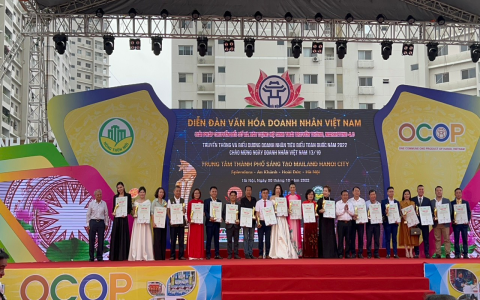 CEO Nguyễn Thị Loan của công ty Centic Việt Nam vinh dự nhận "Doanh nhân tiêu biểu toàn quốc 2022"