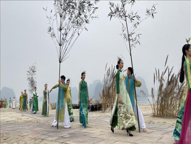 Lễ hội 'Festival Áo dài Quảng Ninh - Miền di sản'